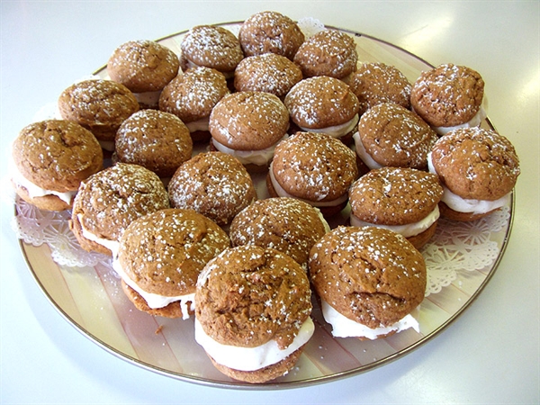 Treat of the Week - Pretty Pumpkin Whoopie Pies